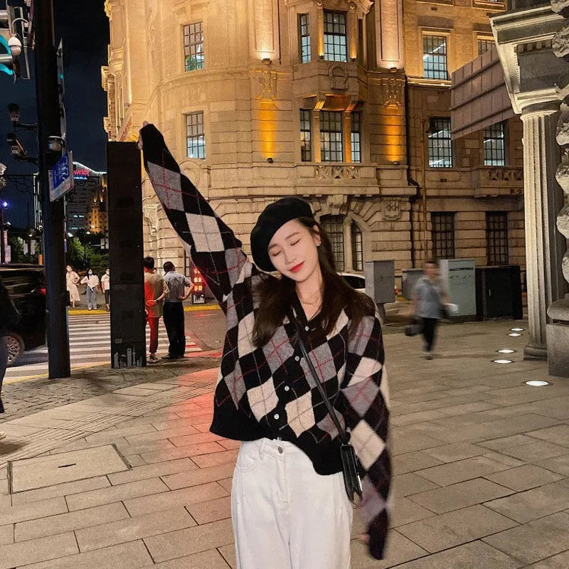 Knitted cardigan in pink, green, black, light khaki, or dark khaki with regular sleeves