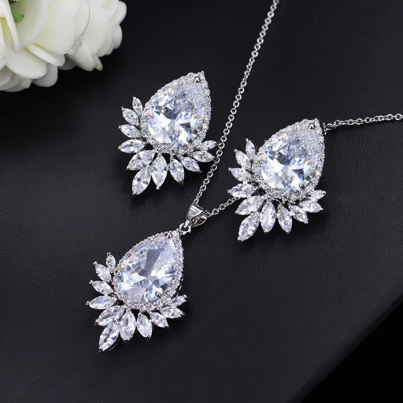 Bridal banquet jewellery set with AAA chain in blue, red and white colour options
