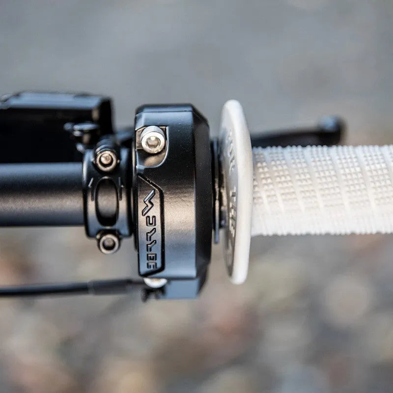 Black electronic throttle handle with stainless steel construction and Bee S cable for motorcycle throttle control