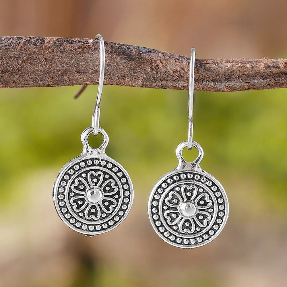 Women's bohemian retro earrings with round distressed ethnic print in zinc alloy