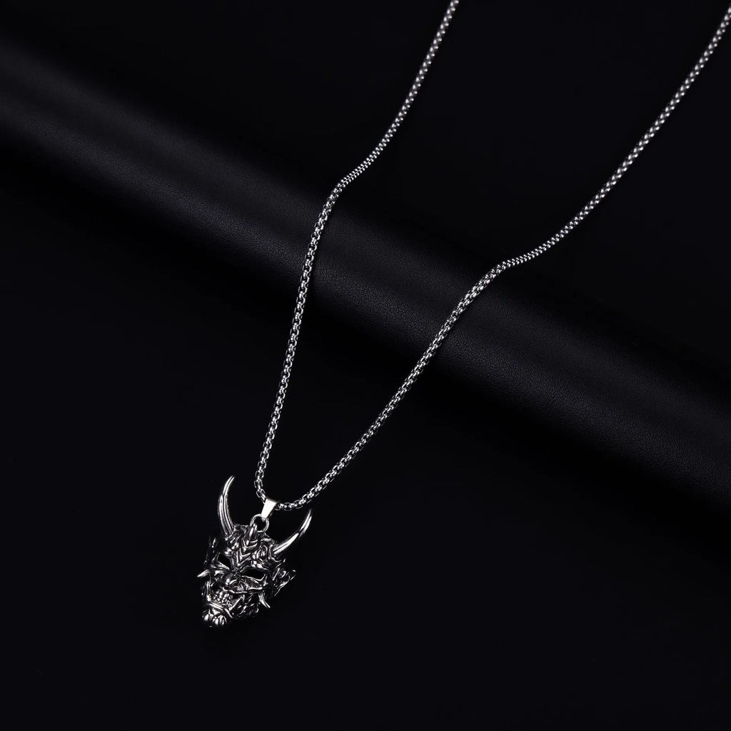 Men's silver vintage necklace with 40mm zinc alloy pendant showing electroplated finish details