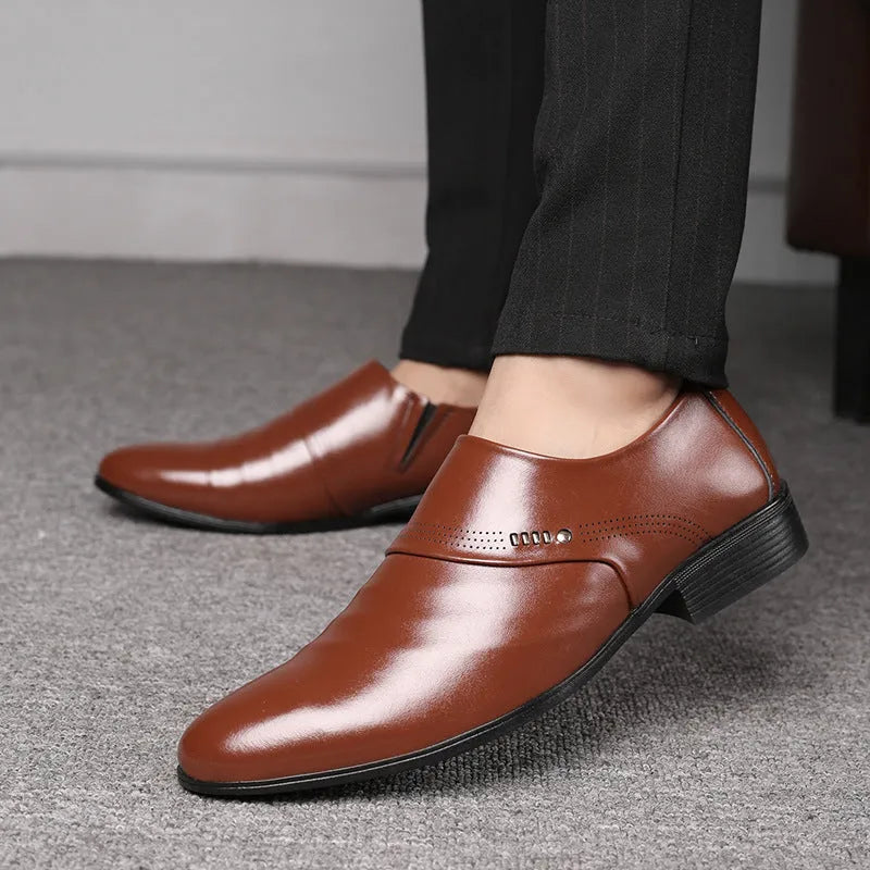 Men's casual black pointed toe leather shoes with low heel and elastic band