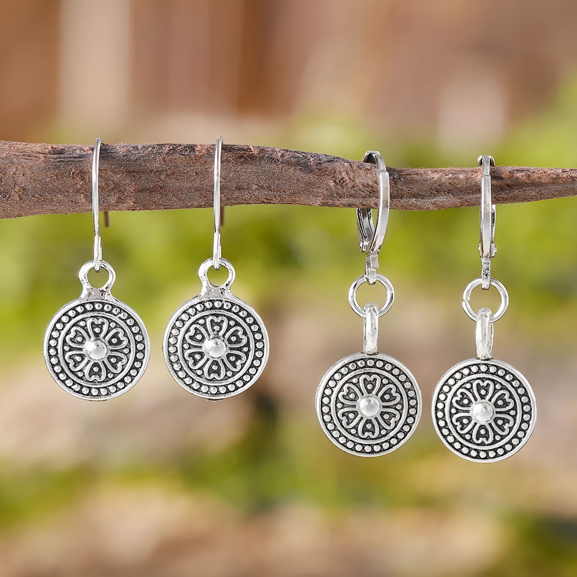 Women's bohemian retro earrings with round distressed ethnic print in zinc alloy