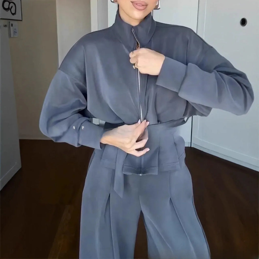 Women's casual two-piece suit in white with stand collar, front zipper jacket and matching trousers, polyester fibre construction