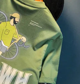 Green men's loose fit graphic T-shirt with literary print and short sleeves