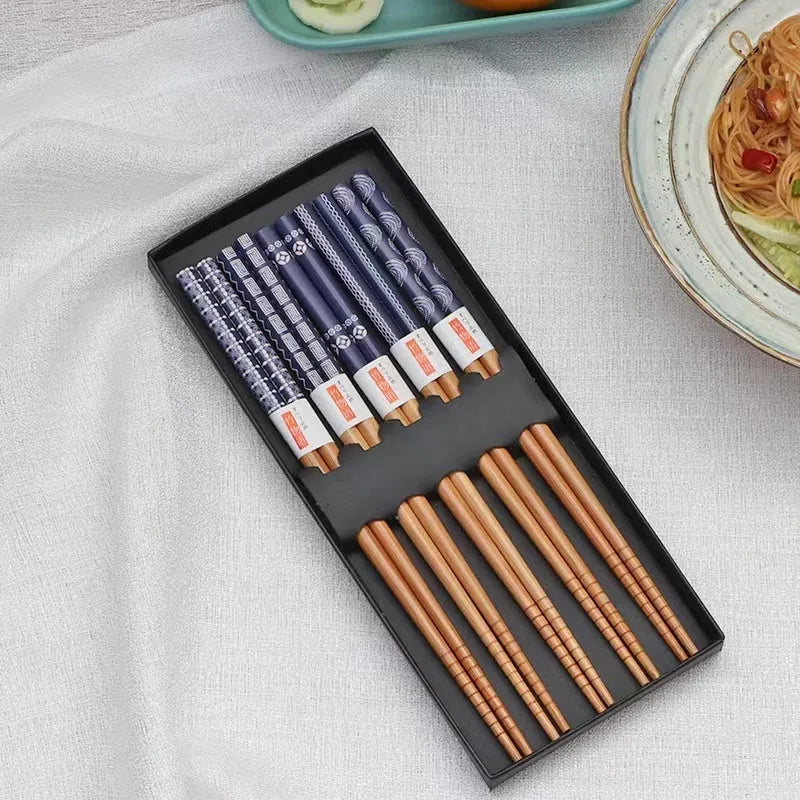 Set of five pairs of bamboo chopsticks with Japanese lucky cat and elegant blue patterns in gift box.