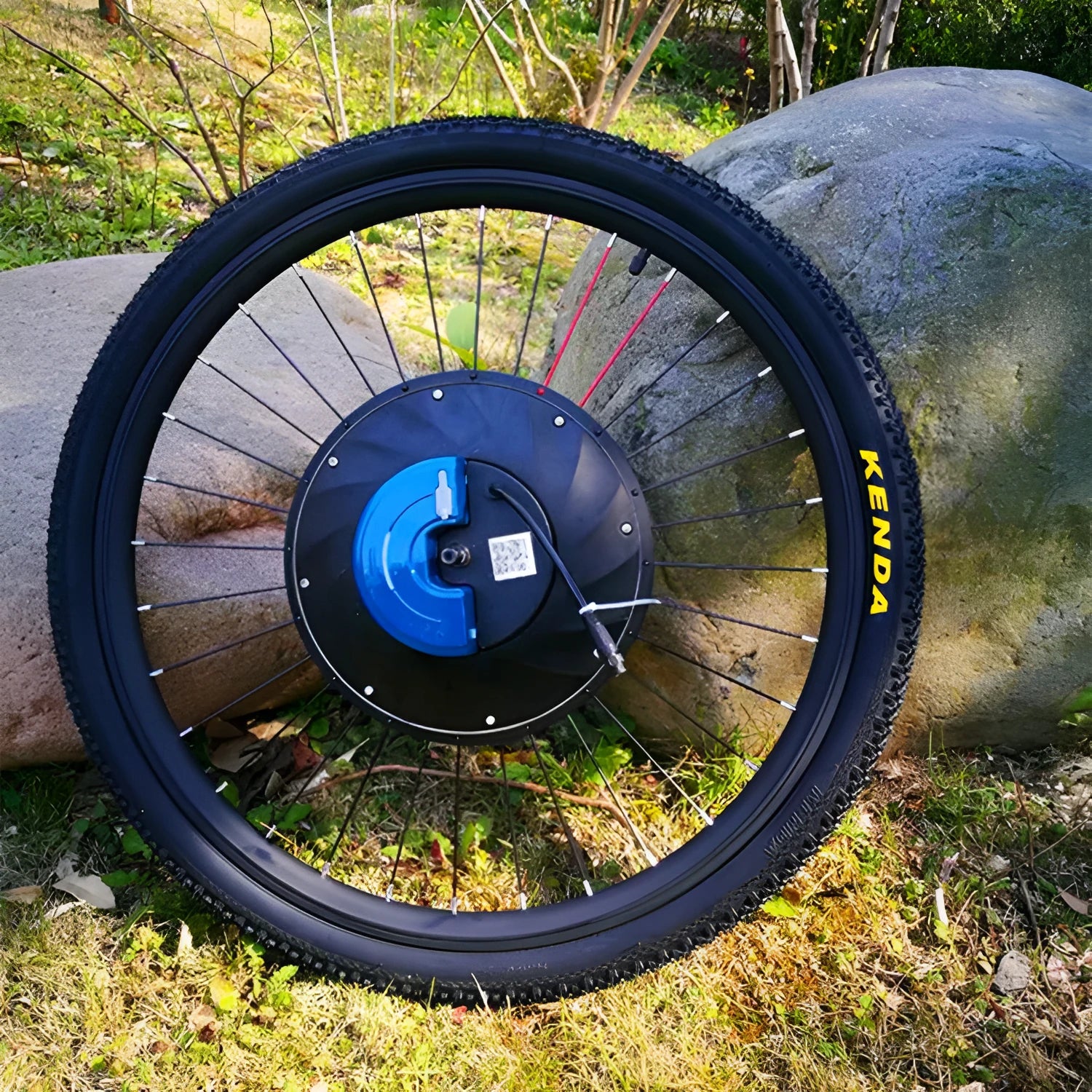 Yunzhilun electric bike conversion kit showing alloy hub motor wheel, lithium battery pack, and charger for 26-inch bicycles.