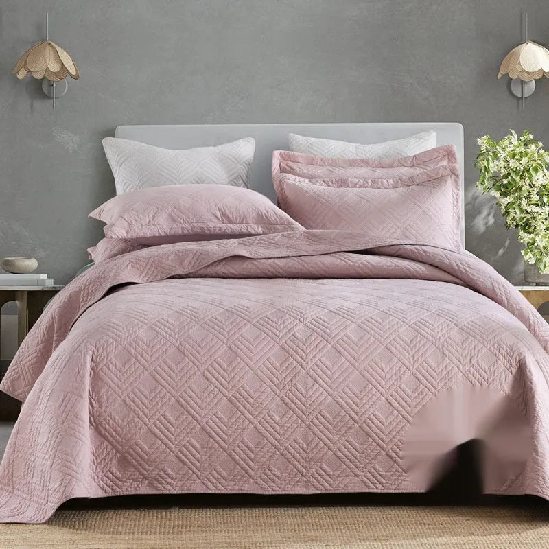 Pure cotton double-sided bedspread quilt set in a Damascus pattern, shown on a 2.0m bed.