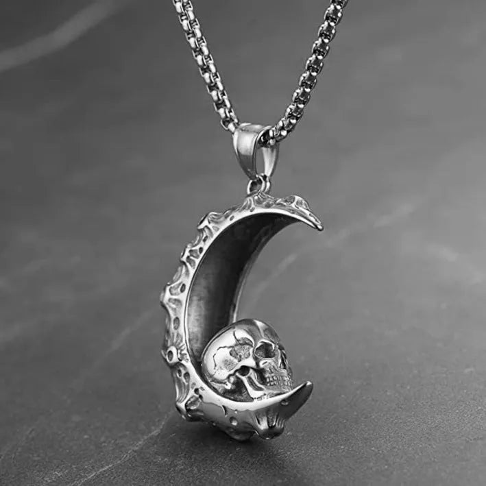 Men's silver stainless steel necklace with an alloy skull pendant on a chain.