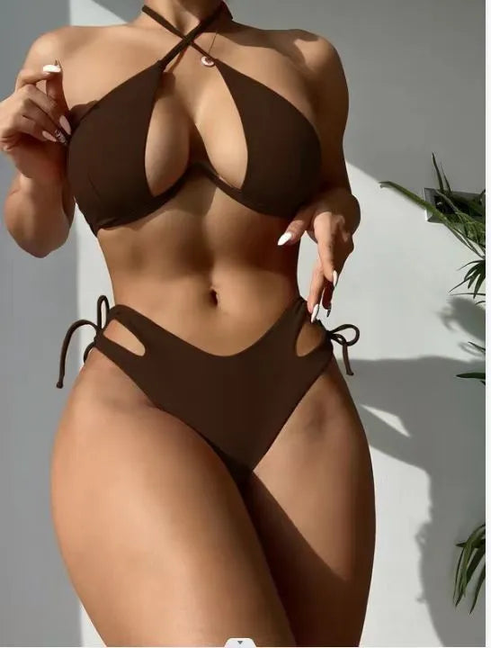 Women's halter neck bikini swimsuit in solid colour with backless design