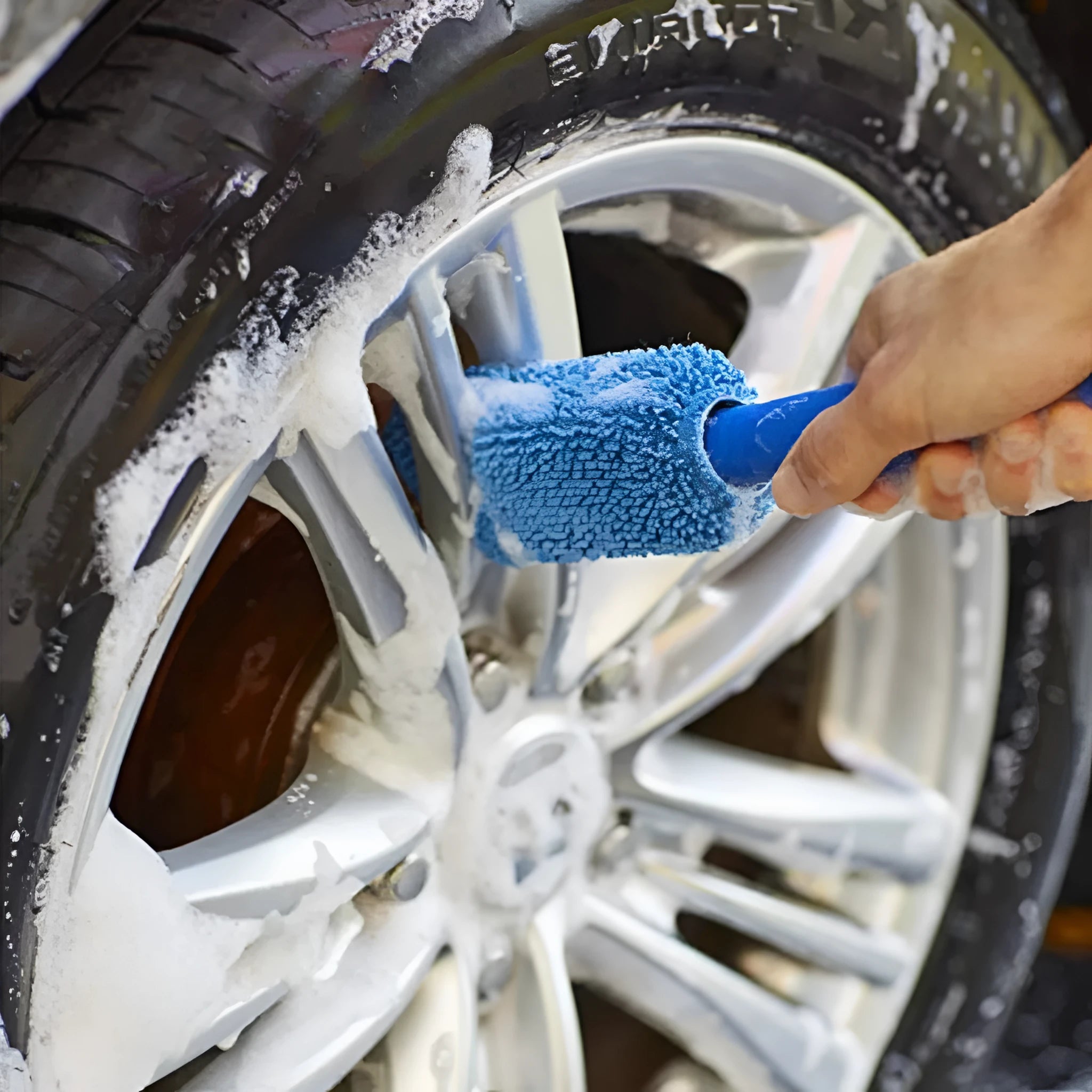 Microfiber long handle car wash tyre brush in blue colour with 29cm extended reach