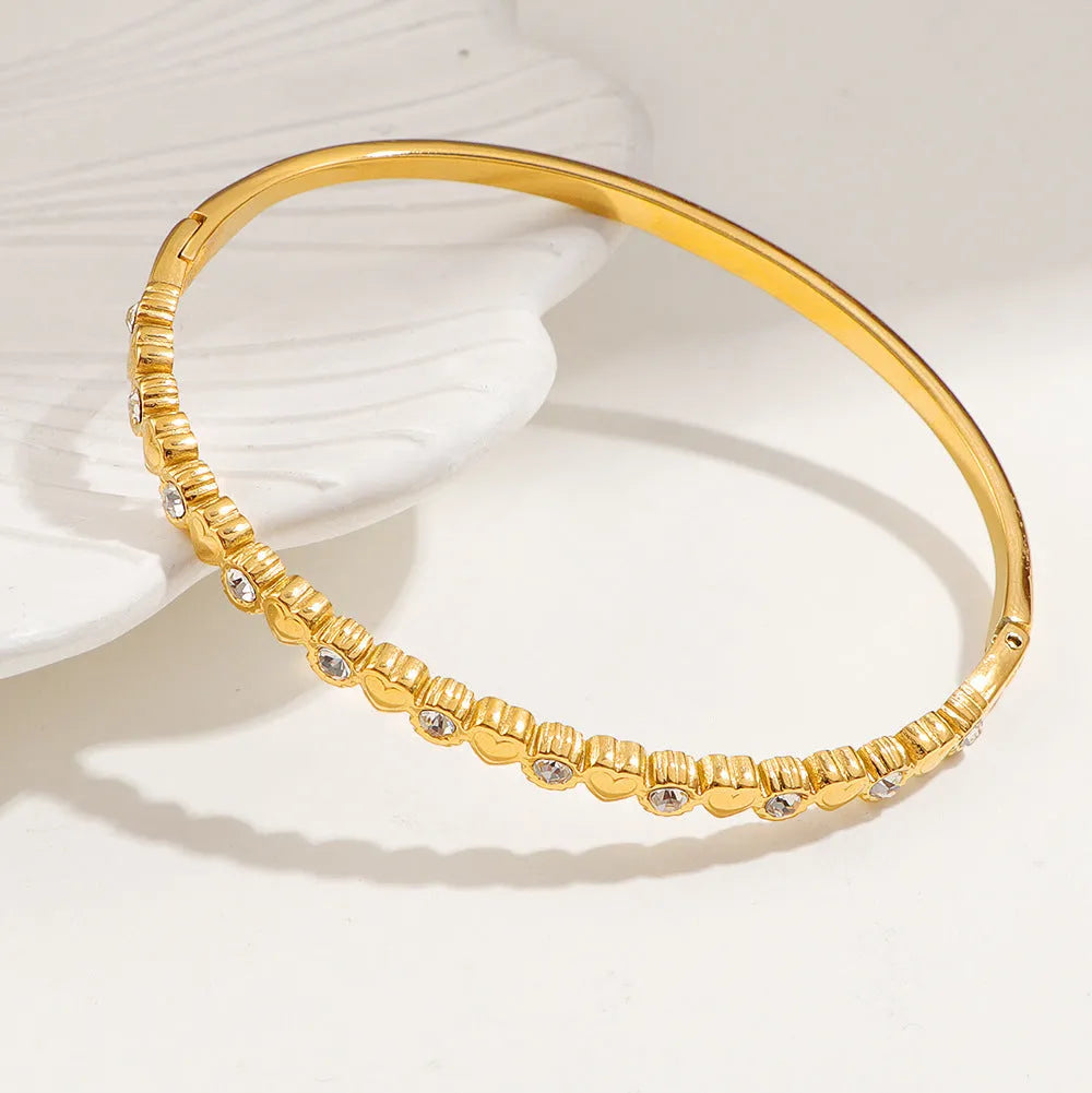 Glossy titanium steel buckle bracelet with electroplated finish in heart style, simple design