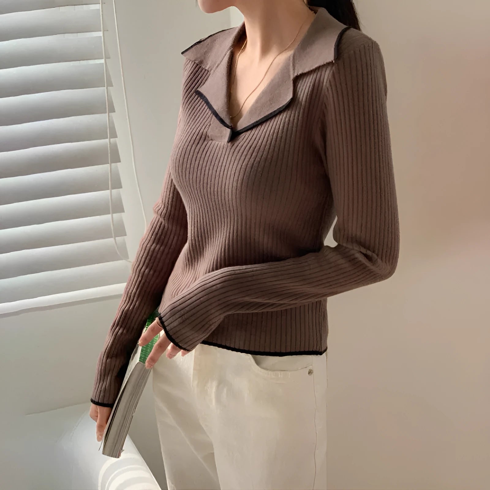 V-neck hemmed pullover sweater in solid colour with vertical stripe pattern, women's slim fit long sleeve top