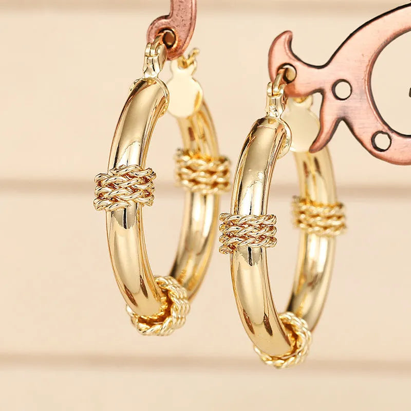 Geometric women's earrings with ring and line design in golden copper