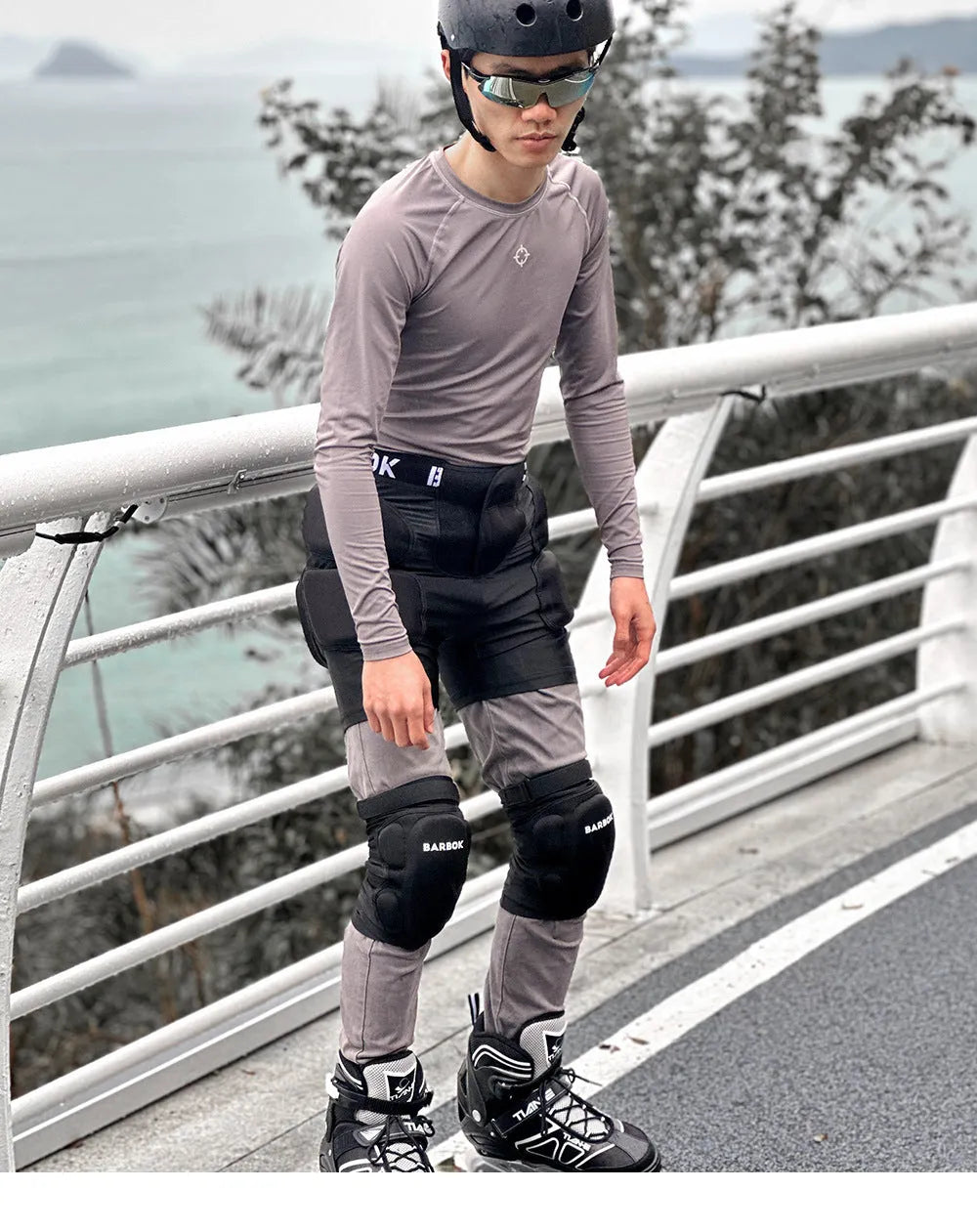 Black skateboarding hip pad pants with NBR protection padding for roller skating and ski equipment safety