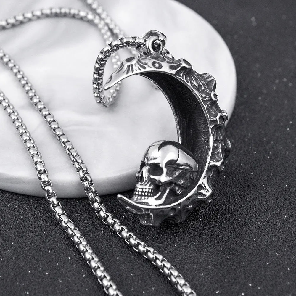 Men's silver stainless steel necklace with an alloy skull pendant on a chain.