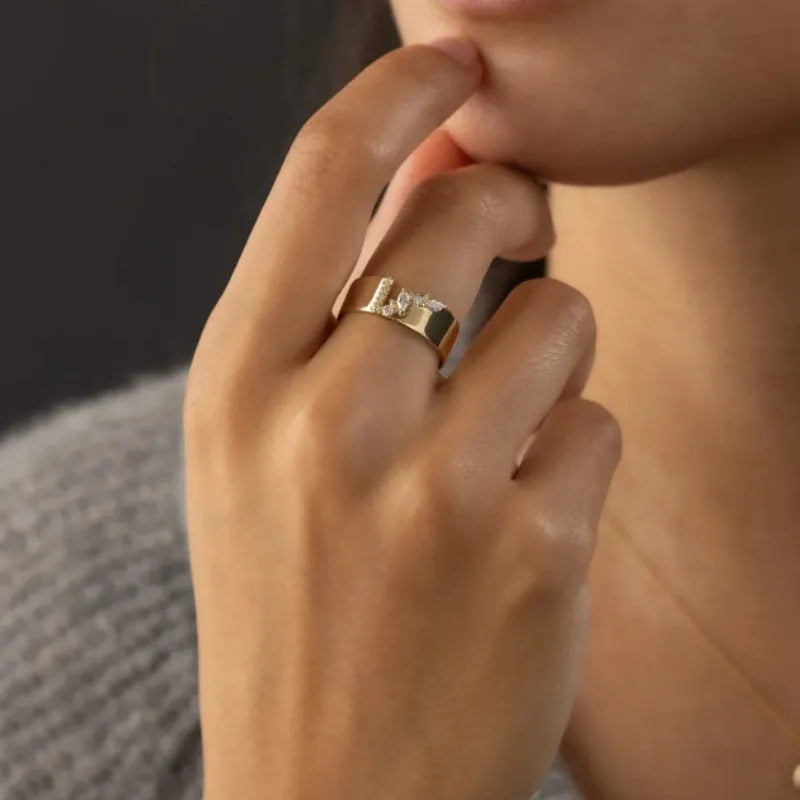 Gold electroplated copper ring with shining zircon stone available in sizes 6 to 10