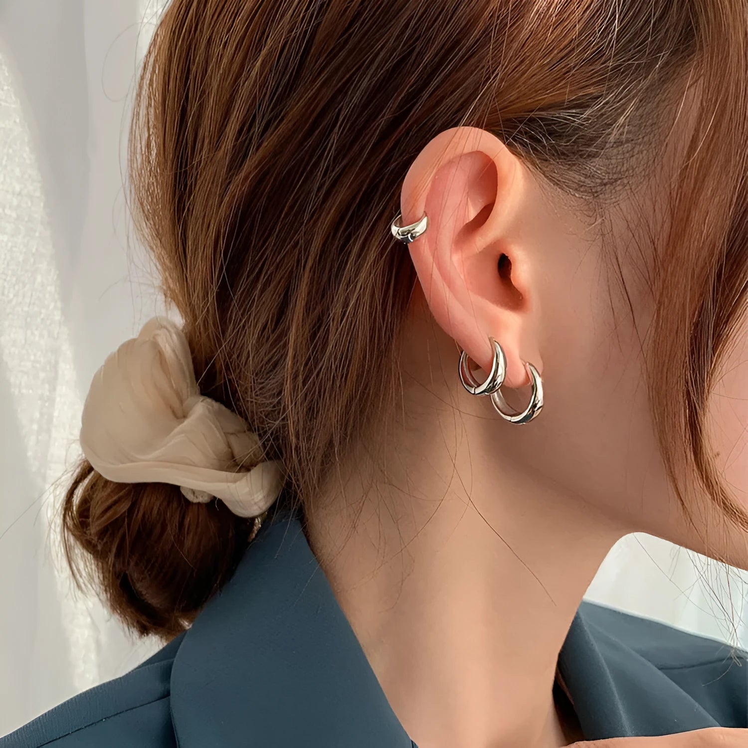 Women's retro minimalist geometric water drop earrings in gold and silver, shown in large, medium, and small sizes.