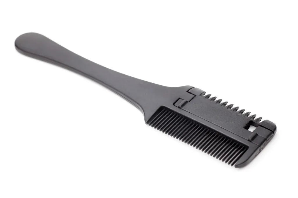 Pet razor comb for dogs and cats with built-in trimming blade and spare blades.