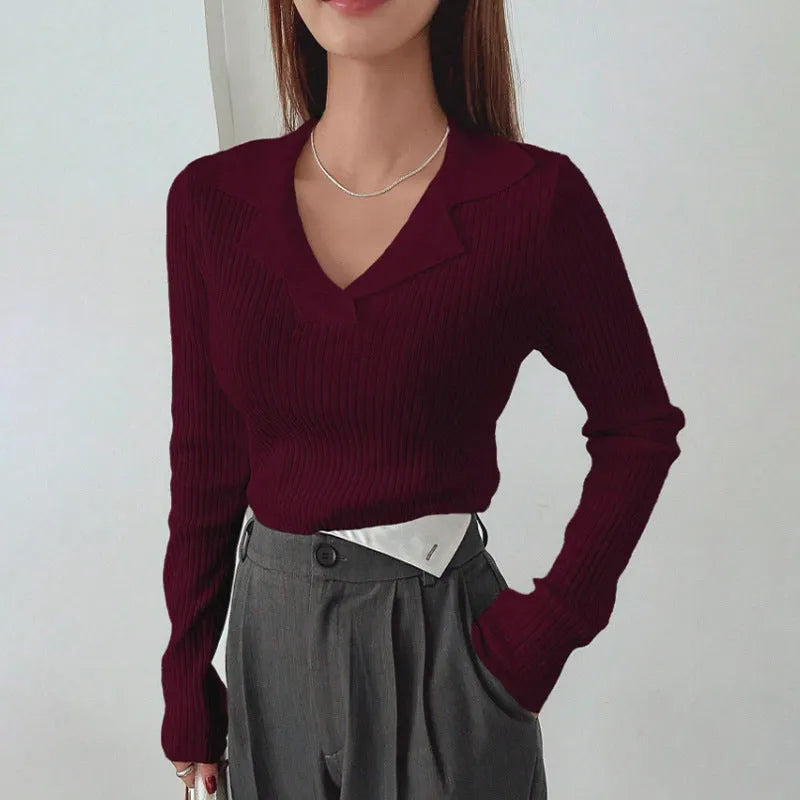 V-neck hemmed pullover sweater in solid colour with vertical stripe pattern, women's slim fit long sleeve top
