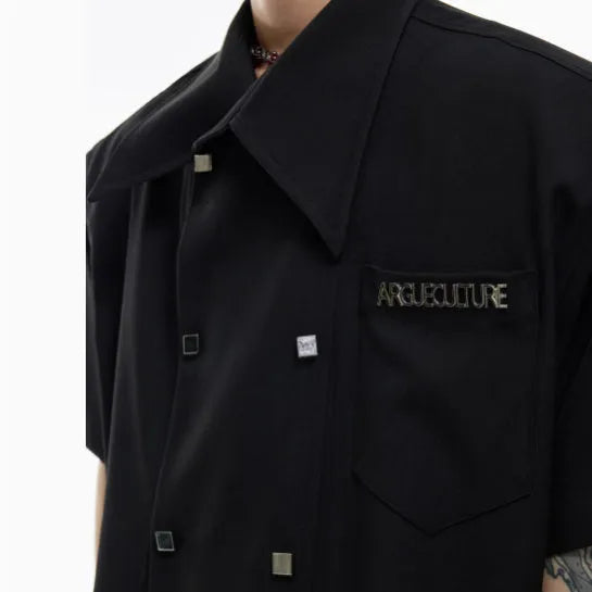Men's loose casual short-sleeved summer shirt in black with splicing detail and metal buttons.