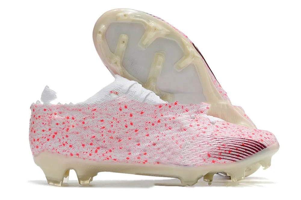 Men's low-top football shoes with knitted upper, rubber FG studs, and front lace-up closure.