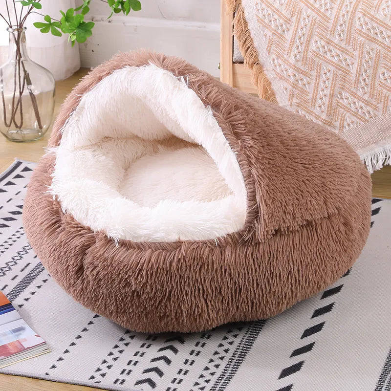 Waterproof cloth dog kennel with warm room section in semi-surrounded design