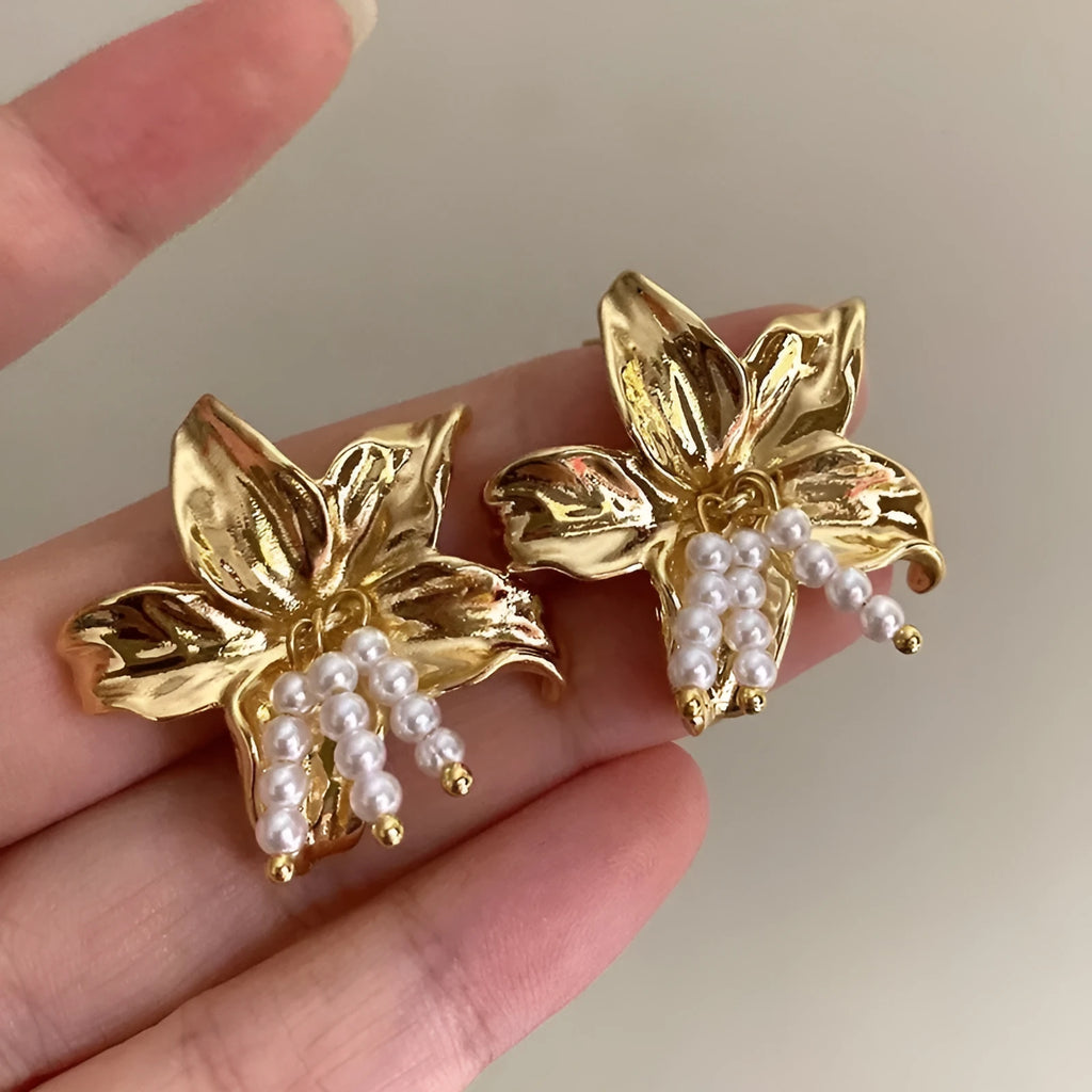 Golden H1795 metal earrings with detailed flower shape and exaggerated design elements