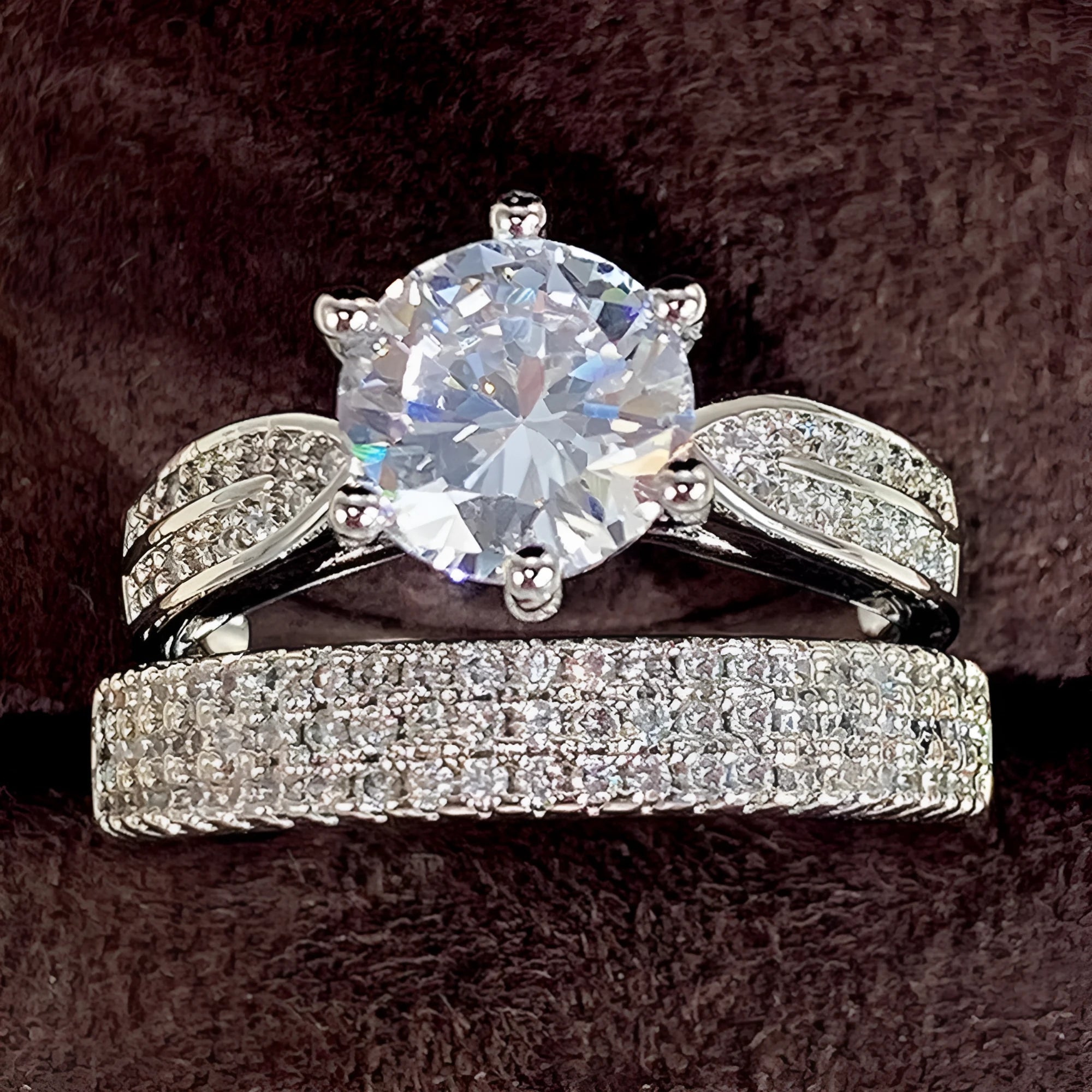 White gold colour wedding ring bracelet with geometric round design