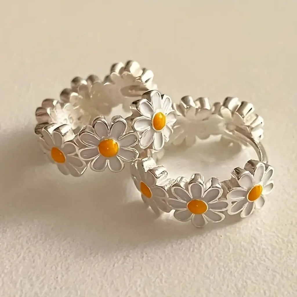 White daisy flower fashion earrings with electroplated copper and platinum gemstone settings
