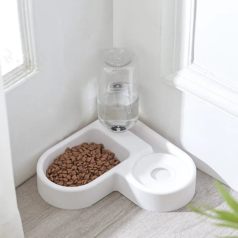 White cat and dog water fountain with food-grade construction and filtration system