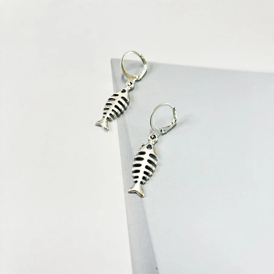 Fishbone pendant necklace and matching earrings set in retro style with adjustable length jewellery
