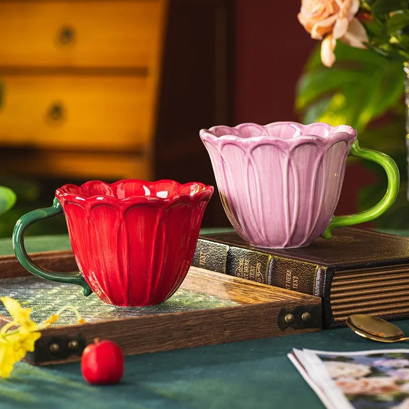 Ceramic breakfast cup with floral pattern and 500ml capacity.