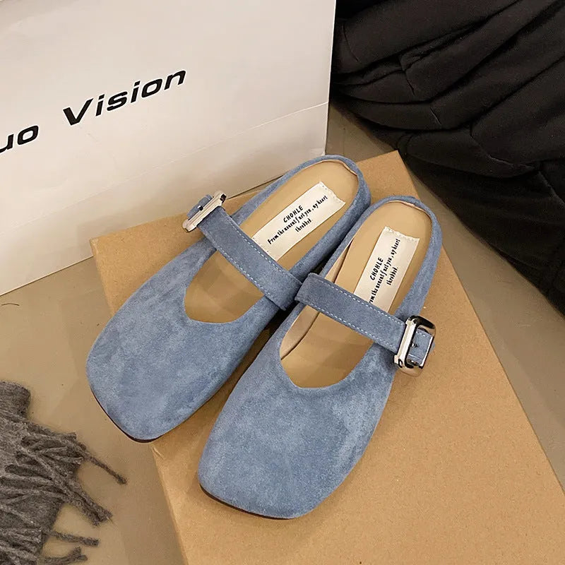 Women's flat closed toe slippers in apricot colour with a square toe and rubber sole.