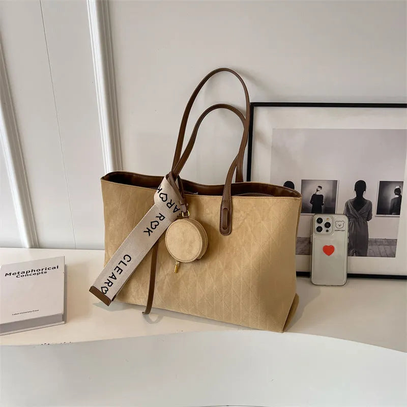 Casual large capacity shoulder bag in horizontal square shape with multiple compartments