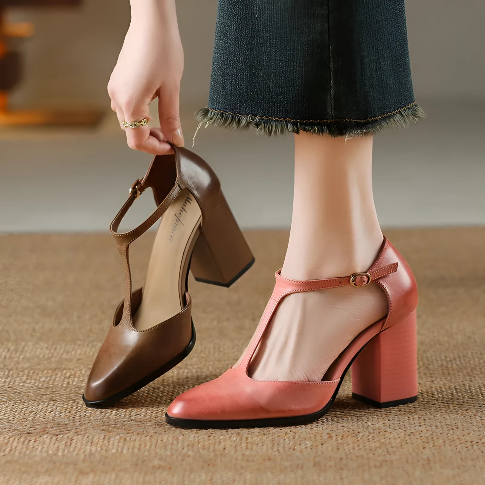 Baotou Hollow women's retro pointed Mary Jane shoes with buckle fastening in pink and dark brown colours