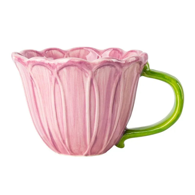 Ceramic breakfast cup with floral pattern and 500ml capacity.