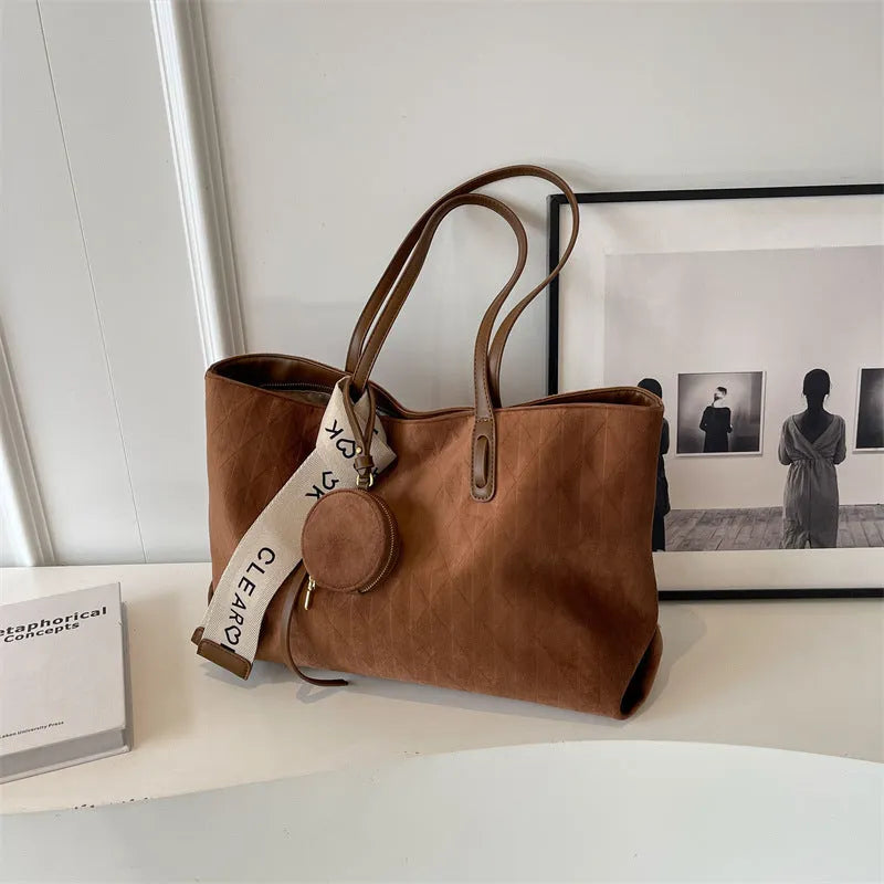 Casual large capacity shoulder bag in horizontal square shape with multiple compartments
