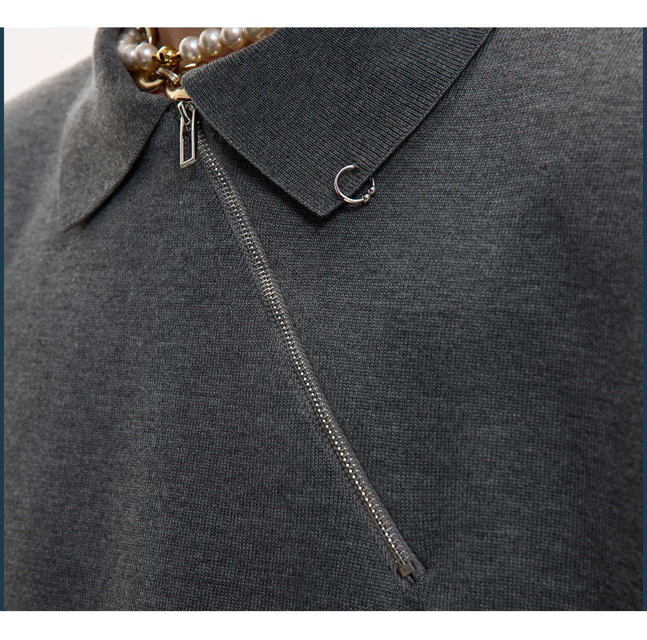 Men's slim-fit knitted polo shirt with oblique zipper and lapel collar in solid colour