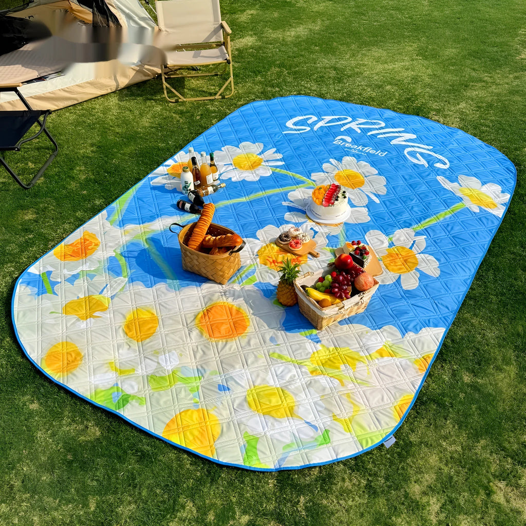 Waterproof picnic mat in brushed fabric with moisture-proof backing for outdoor use