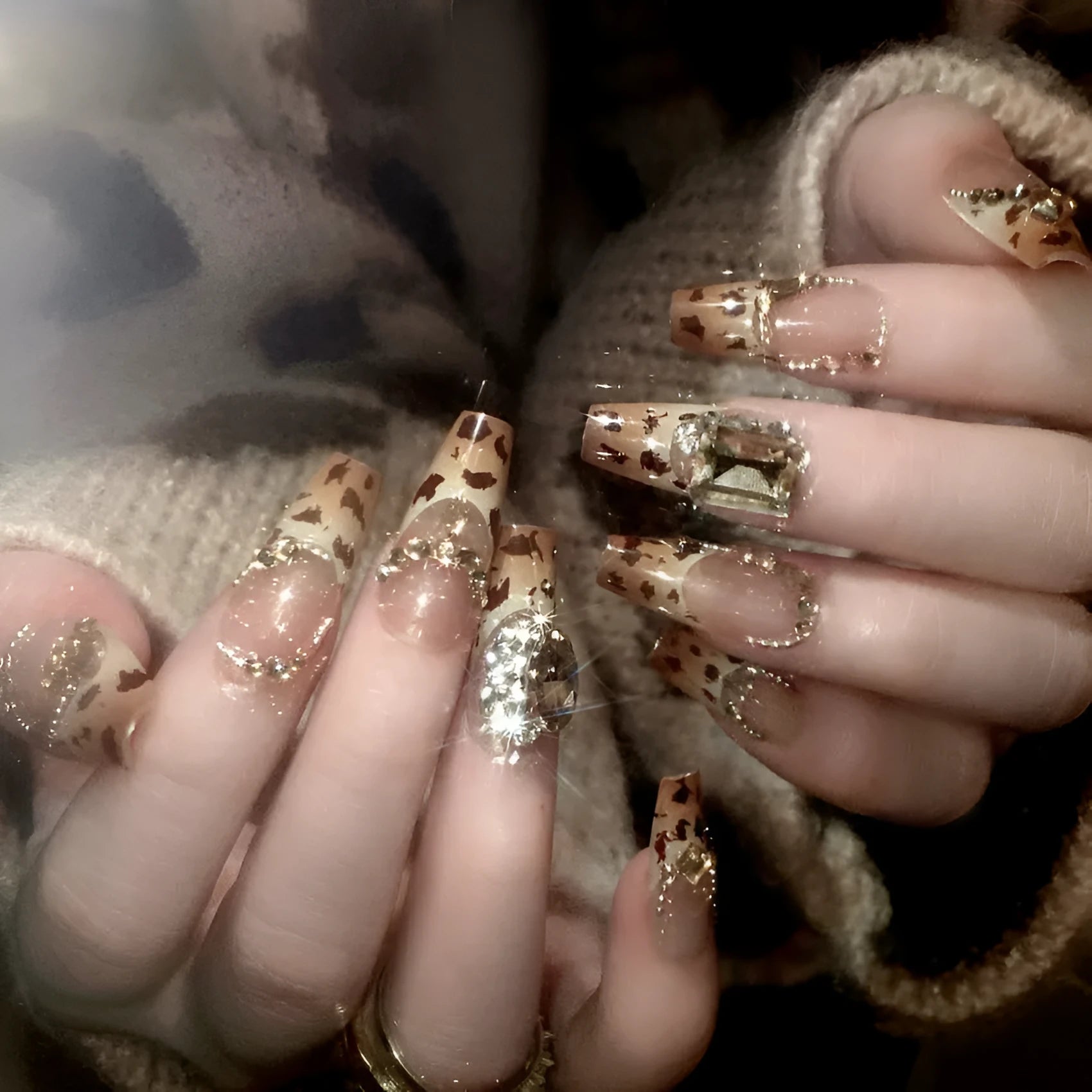 Leopard print studded nail armour set with flash finish for ladies
