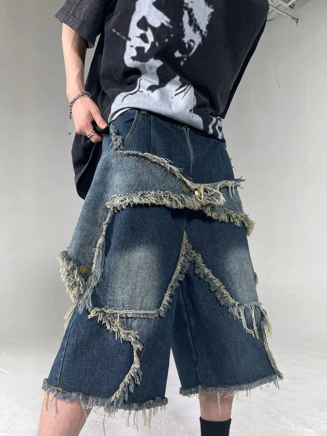 Blue men's loose fit denim shorts with frayed hem and embroidered five-pointed star retro design