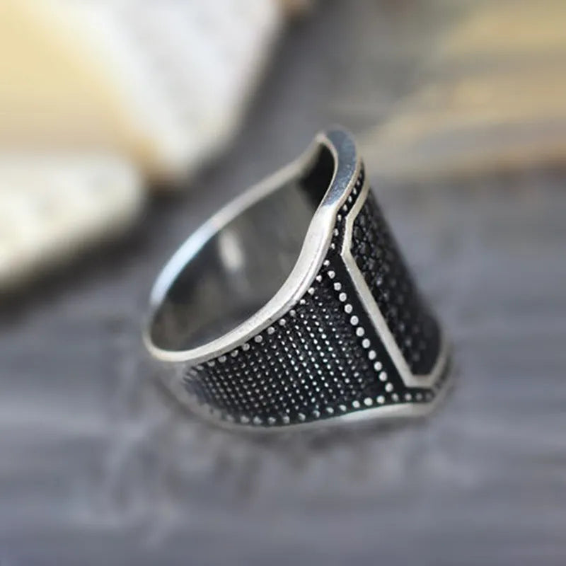 Black alloy ring with copper inlaid zircon detailing in European and American style