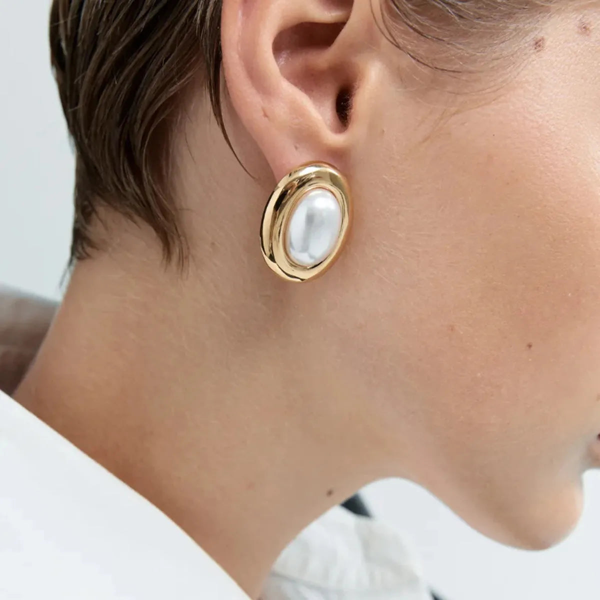 Silver vintage pearl stud earrings made from stainless steel with electroplated finish