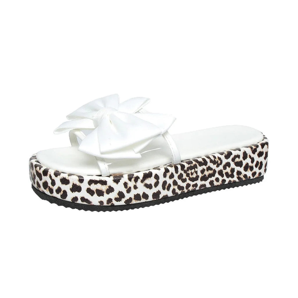 Women's leopard print beach slippers with thick sole and round toe retro design