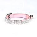 Velvet suede cat collar with rhinestones, adjustable between 20 and 30cm.