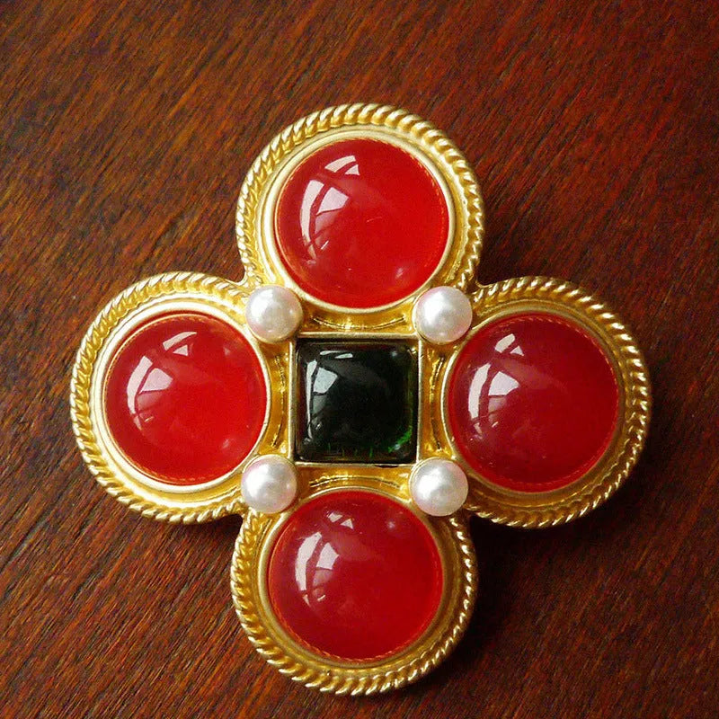 Retro baroque vintage brooch in zinc alloy with diamond shape, showing size comparison of eight style options