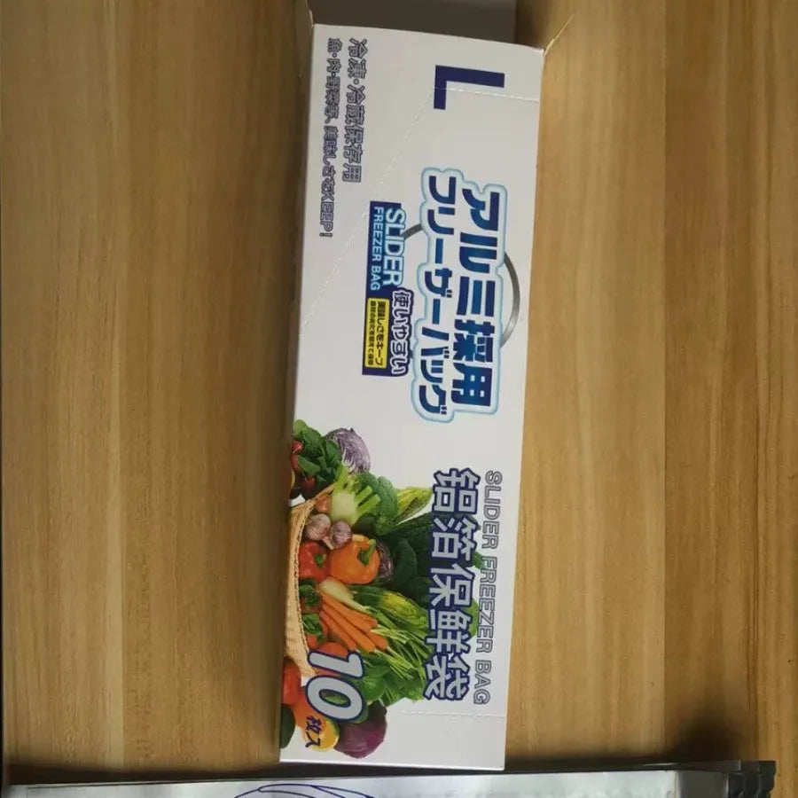 Pack of aluminium foil sealed fresh-keeping bags in small, medium, and large sizes.