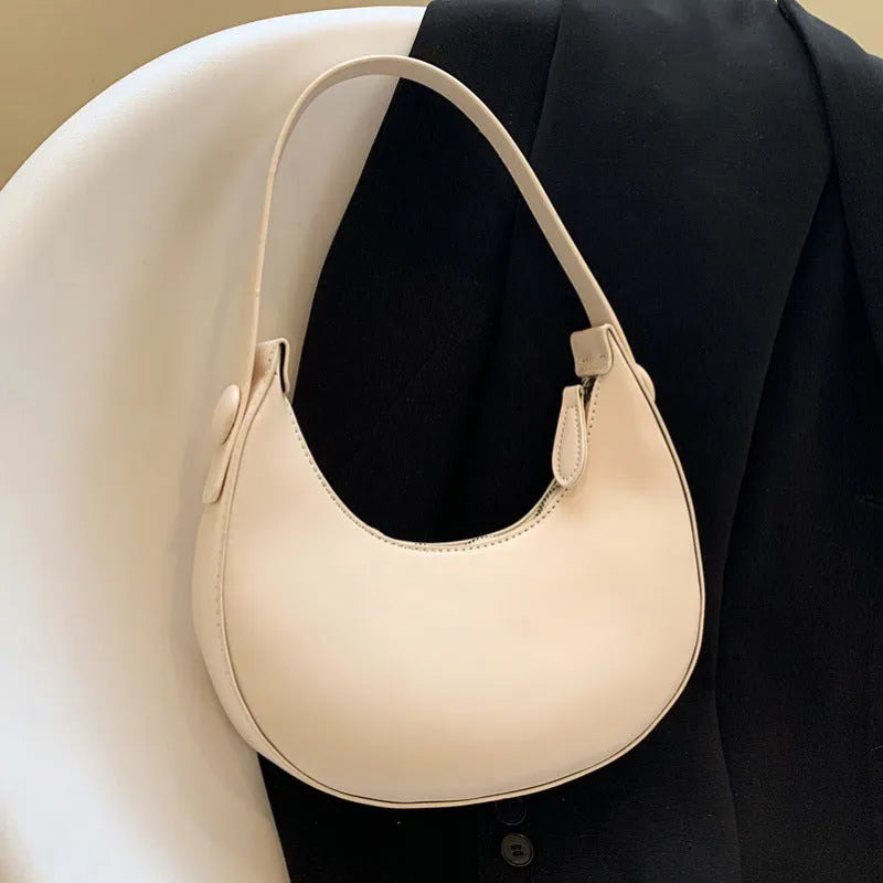 Women's retro dumpling shape shoulder bag in black with sandwich pocket design