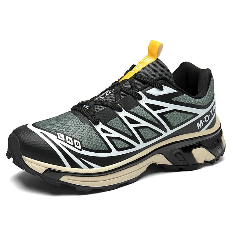 Low-top hiking shoes in artificial leather with rubber sole and mesh lining